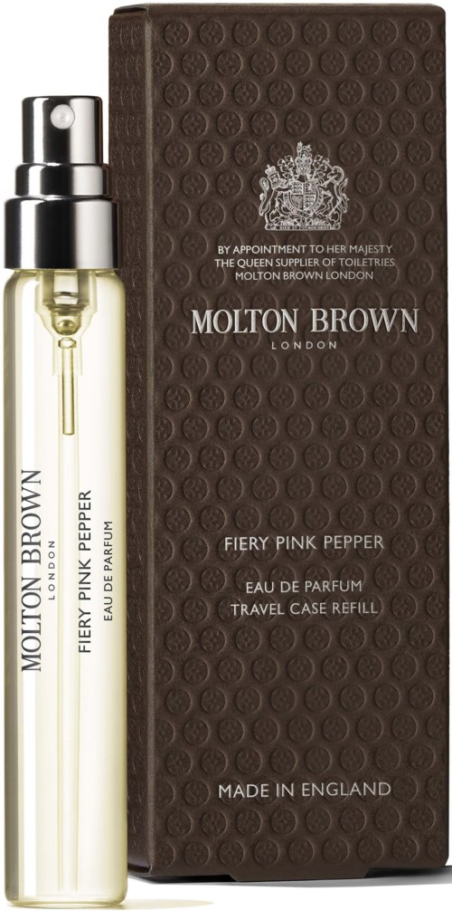 Kleine Parfümsprühflasche und braune Schachtel. Die Schachtel hat Text über ein Pink-Pfeffer-Parfüm von Molton Brown.