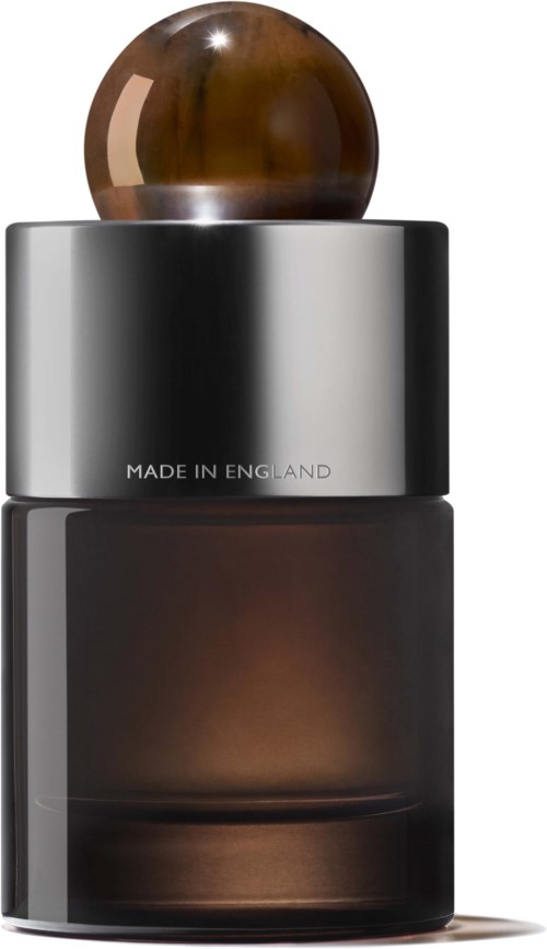 Eine dunkle Glasflasche mit Metallkappe und braunem runden Oberteil, beschriftet "Made in England."