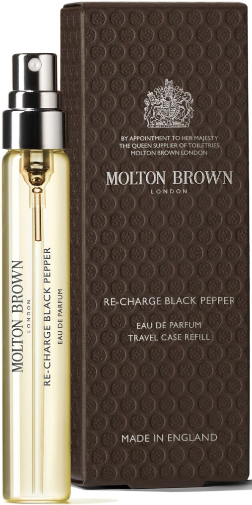 Ein Parfümflacon mit schwarzem Pfefferduft neben einer braunen Verpackung mit Molton Brown-Logo und Produktdetails.