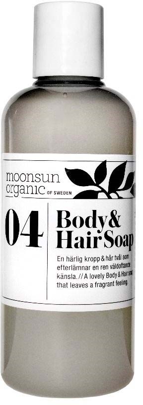 Een witte fles met label 'Moonsun Organic 04 Body & Hair Soap' met zwarte tekst en bladontwerp.