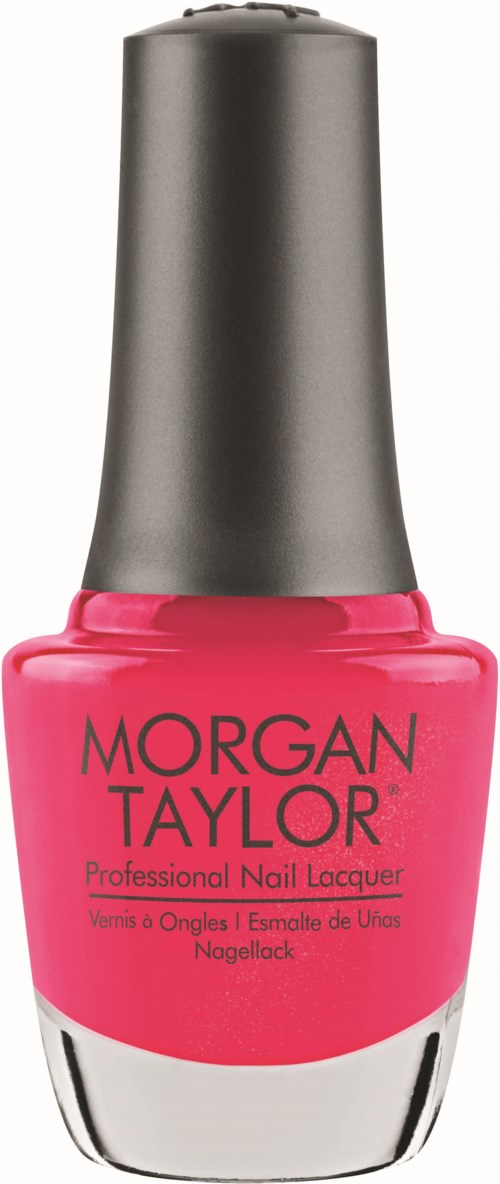 Eine hellrosa Nagellackflasche mit silberner Kappe und schwarzen Text mit "Morgan Taylor" und Produktdetails.
