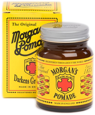 Słoik Morgan's Pomade z żółtą etykietą, czerwonym i czarnym tekstem, i pasującym żółtym pudełkiem za nim.