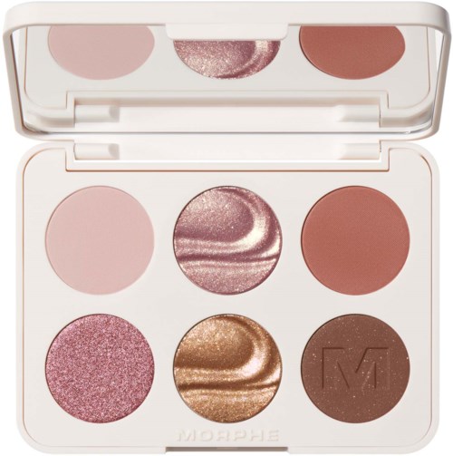 En vit makeup-palett med sex rosa, guld- och bronsögonskuggor. Den har en spegel på locket.