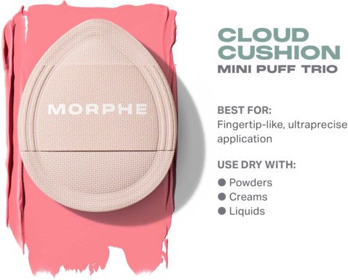 Ein weiches rosa Kissen mit einem weißen ovalen Schwamm, Werbung für Make-up-Blendingsprodukt. Text erklärt Verwendung und Anwendung.