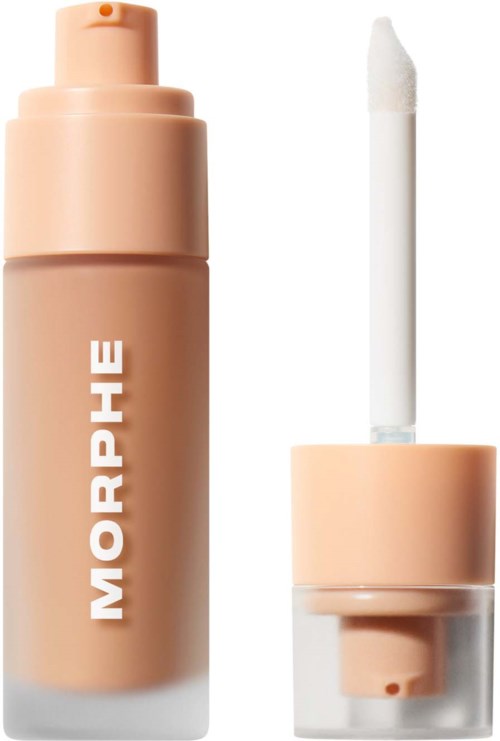 En beige concealerenhet med hvit applikator. Teksten på flasken sier Morphe.