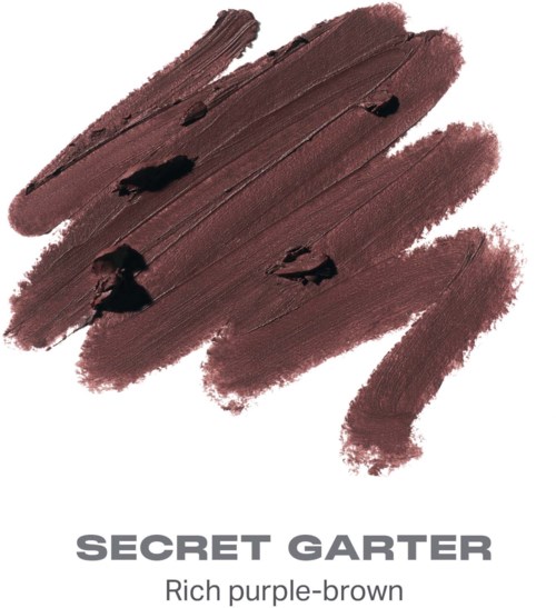 Dekkende lilla-brun leppestiftprøve på papir med teksten SECRET GARTER under.