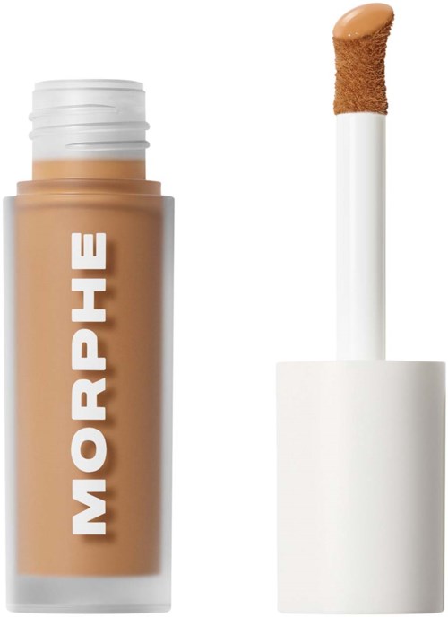En tub med concealer med en applikatorhärte, spetsen är ett brunt svampstift för applicering av smink.