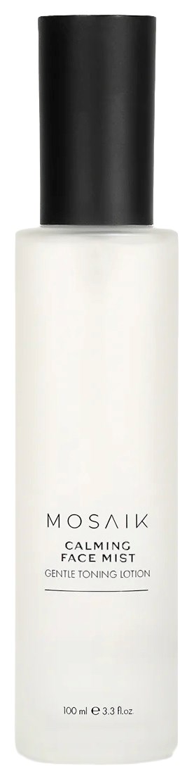 En vit flaska med svart lock märkt MOSAIK Calming Face Mist, 100 ml. Den ser ren och enkel ut.