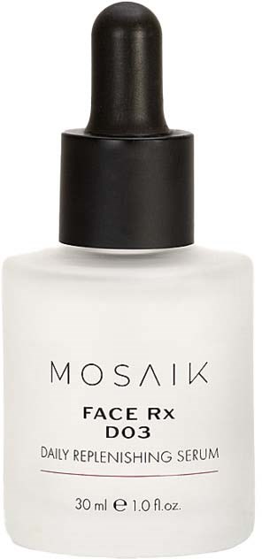 En vit flaska med svart droppkork märkt MOSAIK Face RX D03 dagligt serum.