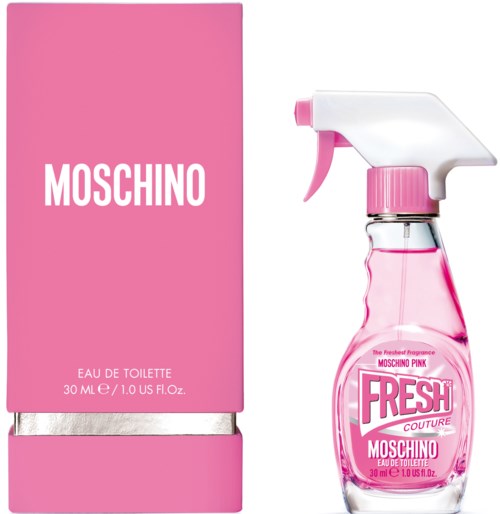 Eine pinke Box mit Moschino, daneben ein rosa Parfümsprayflasche.