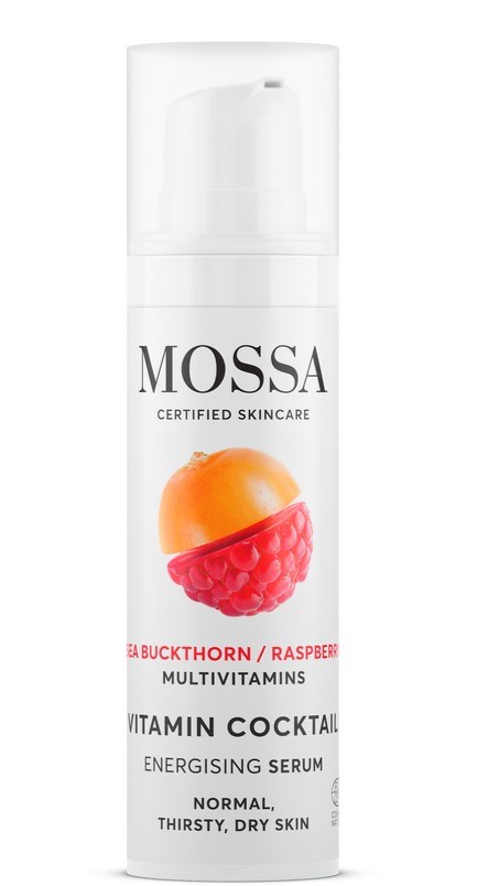 Een witte pompflacon met serum bevat MOSSA Vitamin Cocktail voor normale, droge en dorstige huid.