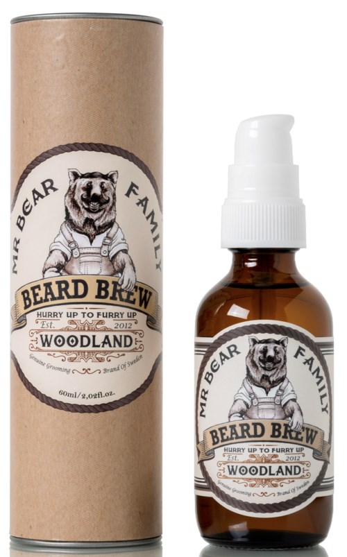 En liten bägare i bärnstenfärg med vitt pumpmunstycke och en beige cylindrisk behållare, båda märkta 'Mr. Bear Family Beard Brew.'