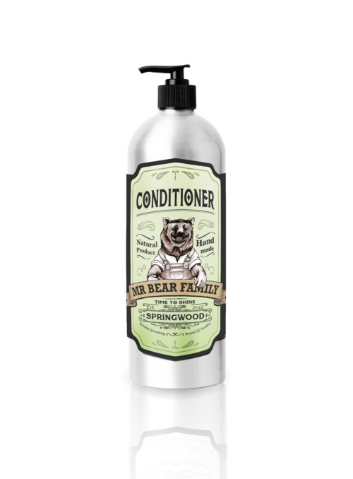 Een fles baardconditioner met een vintage label met een beer in pak en de woorden "Mr. Bear Family."