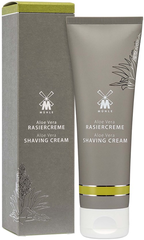 Harmaa Aloe Vera -partakkaa sisältävä חלקaajavoide, jossa keltainen raita, ja sen kanssa samaan laatikkoon sopiva pakkaus.