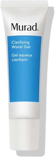 Een witte tube met een blauw label, genaamd Murad, bevat een verhelderende watergel voor de huid.
