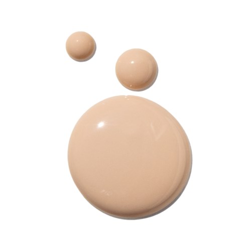 Drie beige, ronde dingen van verschillende grootte, gestapeld verticaal tegen witte achtergrond.