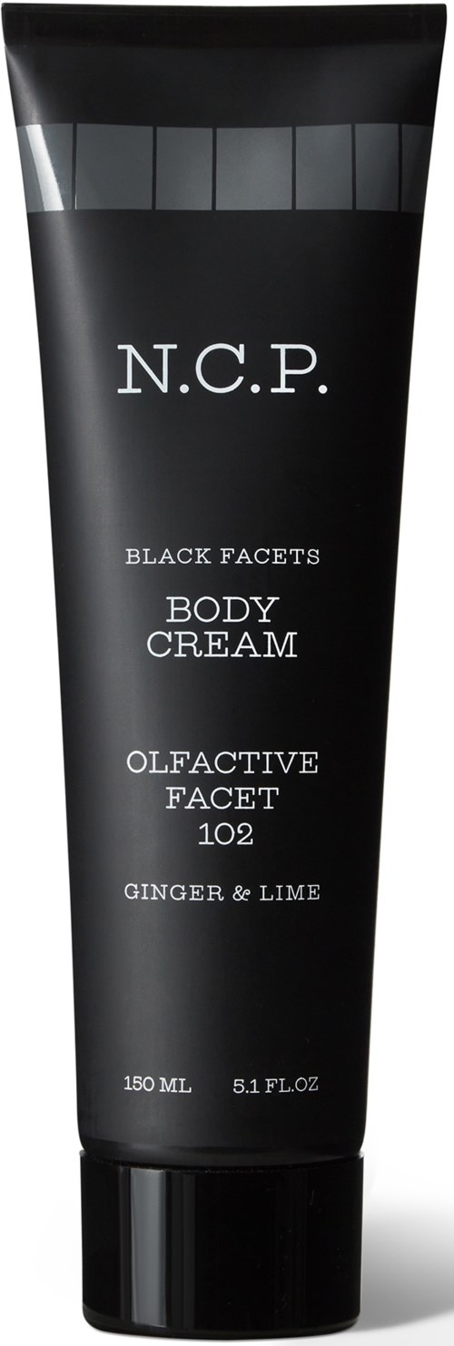 Een zwarte tube met N.C.P. en witte tekst, bevat bodycrème met gember en limoen geur.
