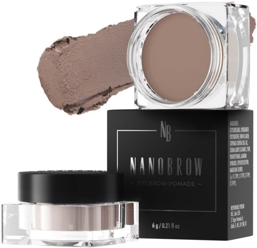 Een potje wenkbrauwpomade in beige, naast open doos en zwarte doos, voor make-up.