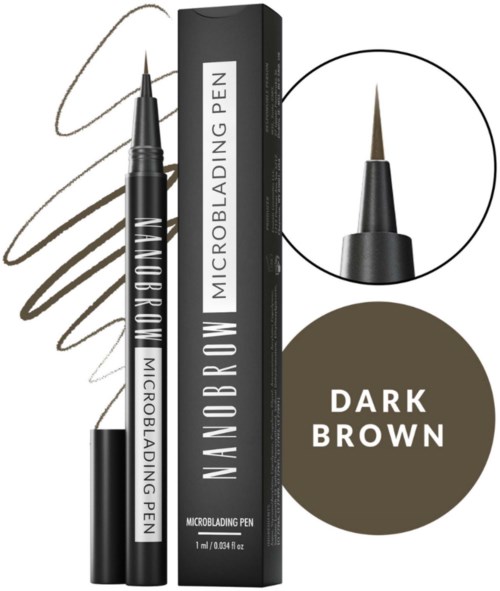 Een donkerbruine microblading-pen met puntige tip naast de verpakking en kleurstaal.