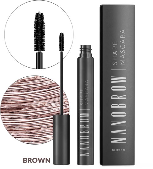 Een zwarte mascara-tube, kwast en verpakking met witte tekst die zegt "NANOBROW SHAPE MASCARA BROWN."