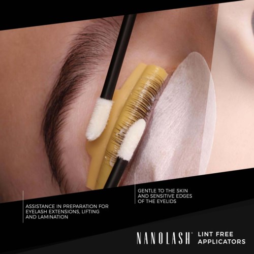Een set met tools voor wimperverzorging, inclusief borstels en applicators, is weergegeven rond de oogregion van een persoon.