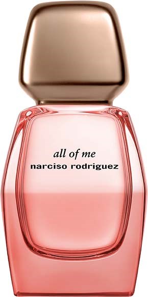 Een parfumfles met de tekst 'all of me' door Narciso Rodriguez, roze van kleur met een gouden dop.