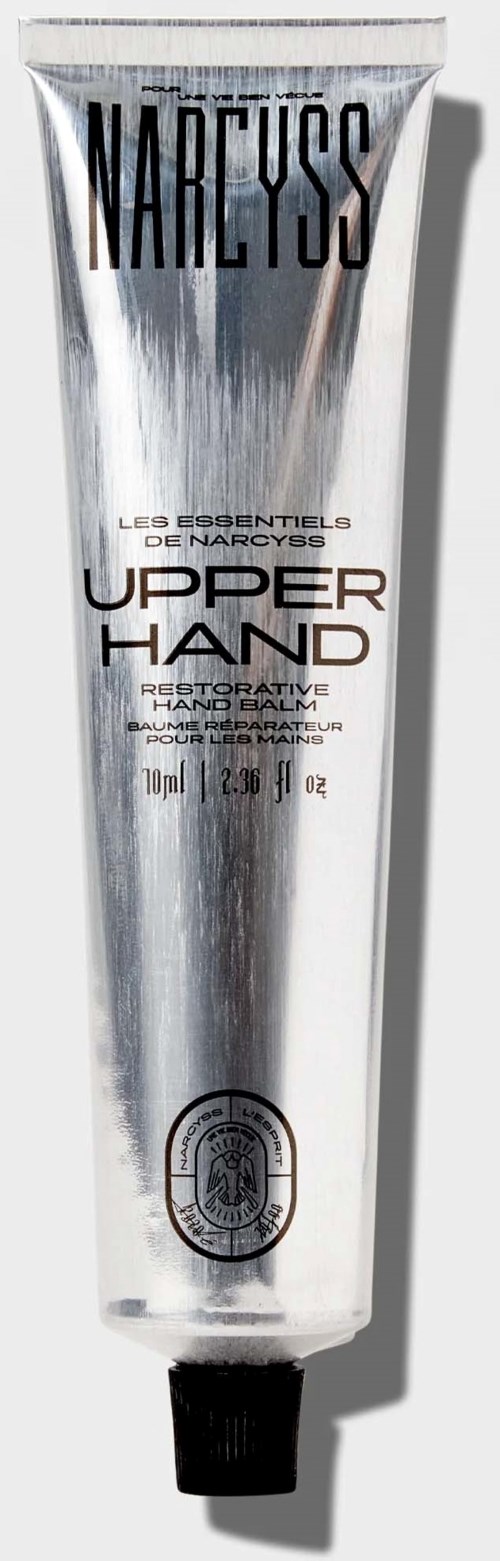 Eine silberne Tube mit schwarzen und weißen Text, gekennzeichnet 'Narcys Upper Hand' für Handpflege. Kleines Logo unten.