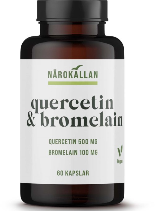 En mørk flaske med en hvit etikett som viser produktnavn og ingredienser, og en vegansymbol.