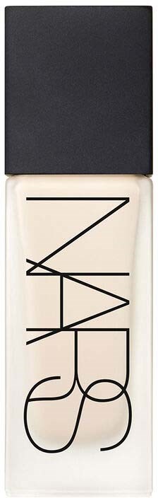 NARS-logga på en vit rektangulär behållare med svart lock.