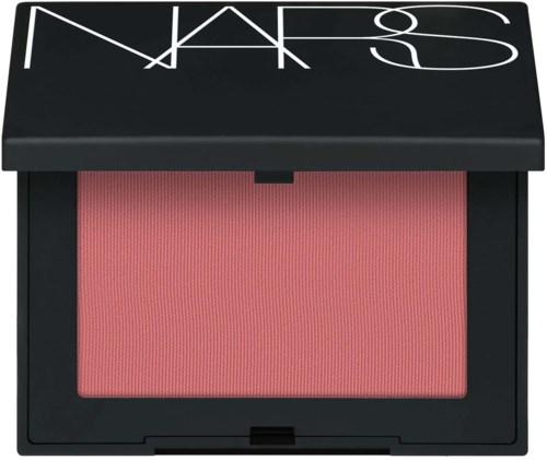 En kompakt rouge med svart lock och rosa puder från NARS.
