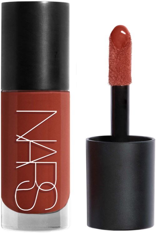 NARS flytande läppstift med applikator och öppen kapsel, visar ljus korallfärgad nyans.