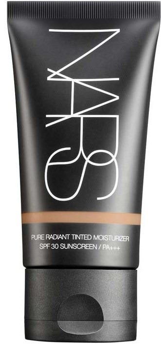Svart tub med vit text, märket ZAO, och SPF 30 solskyddsprodukt.
