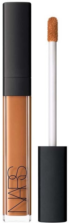 En flytande concealer eller foundation med svart lock och en applikator i form av en klubba.
