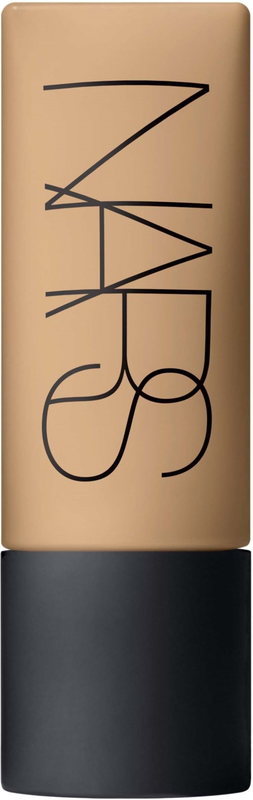 En beige NARS läppstiftsrör med svart logotyp och en svart kapsel längst ner.