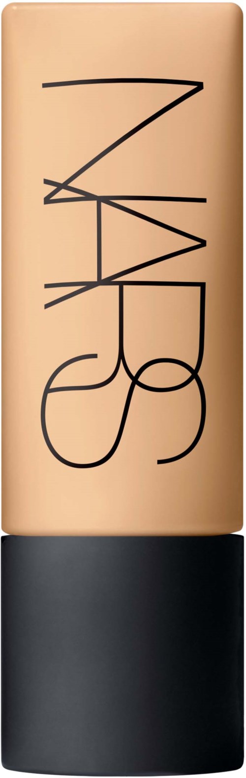 En beige rör med svart text och svart botten, troligtvis en makeup- eller hudvårdsprodukt. Loggan läser 'NARS'.