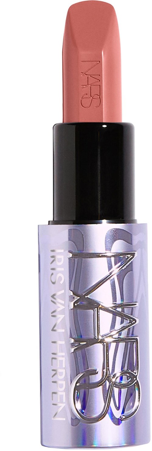 NARS-huulipunainen huulipuna hopeisessa ja lilassa putkilossa, jossa NARS-logo.