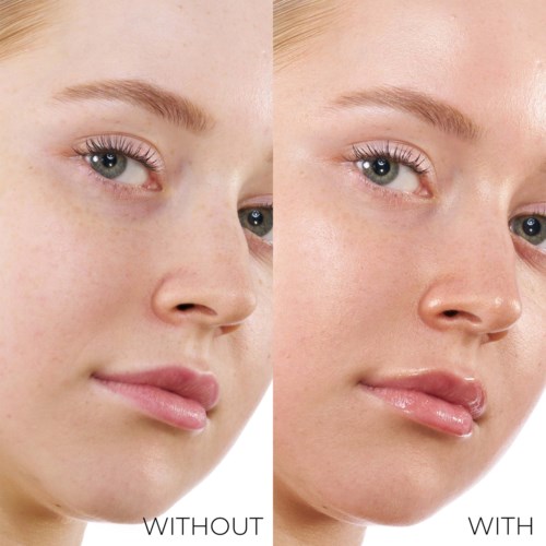 Vergleich, zeigt das Gesicht einer Frau mit Sommersprossen und klarer Haut, vor und nach Make-up oder Hautbehandlung.