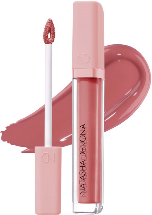 Ein pinkfarbener Lipgloss mit Applikator und einem passenden Farbfleck im Hintergrund.