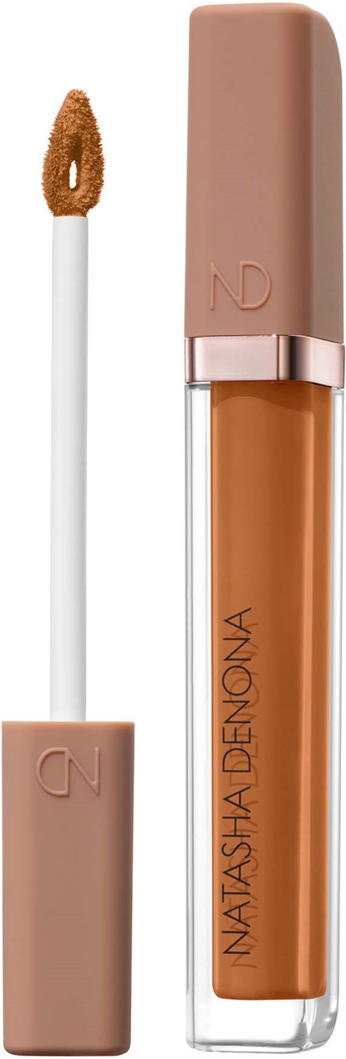 Ein Lipgloss-Stift mit Applikatorspitze außerhalb, beiger Kappe und Beschriftung mit Natasha Denona.
