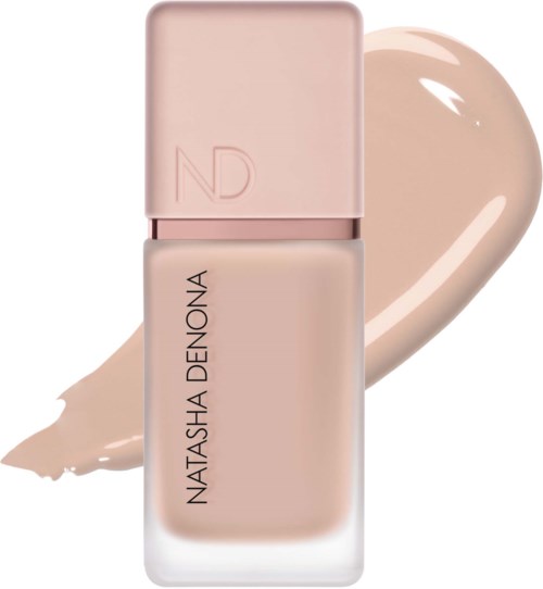 Eine beige Flüssiggrundierung mit einem hellrosafarbenen Deckel und dem Markennamen Natasha Denona auf der Flasche.