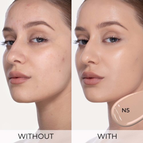 Vorher- und Nachher-Bilder, die Hautverbesserung durch Make-up oder Hautpflege zeigen. Die rechte Seite wirkt klarer und glatter.