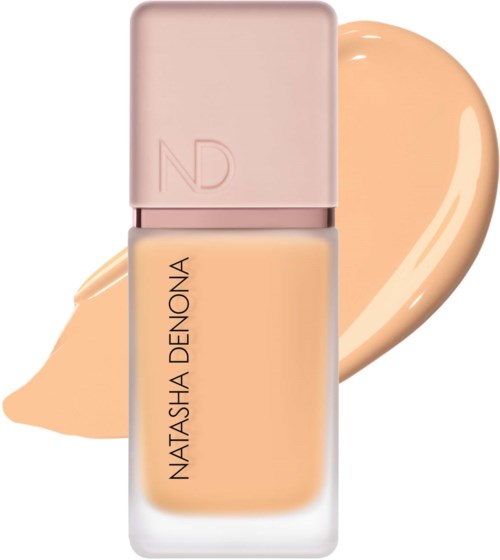 Ein Foundation-Flasche von Natasha Denona mit rosa Deckel und beiger Flüssigfoundation.