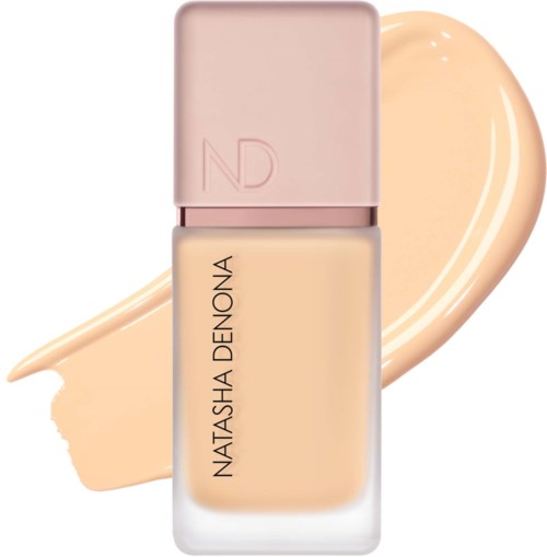 Eine Flasche Natasha Denona Foundation mit beige Farbe und rosa Deckel.