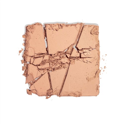 Bruchhafte beige Puder in einer quadratischen Form mit sichtbaren Rissen und Fragmenten.