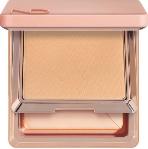 Ein Make-up-Kompakt mit Puder, rosa Gehäuse und ein Schwamm unten.