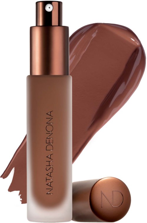 Eine Foundation-Flasche mit roségoldener Kappe, mit einem Streifen der Foundation-Farbe und einem passenden Deckel.