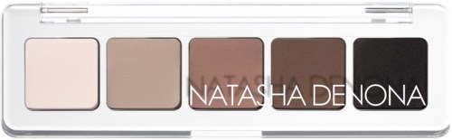 Eine Palette mit fünf verschiedenen Lidschatten von hell bis dunkel, genannt Natasha Denona.