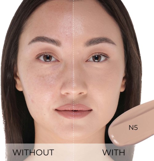 Före och efter jämförelse som visar hud som är klar och slät efter makeup-användning.