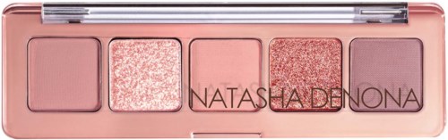 Eine rosa Lidschattenpalette mit fünf Farben, inklusive Matt und Glitzer, mit dem Namen Natasha Denona.