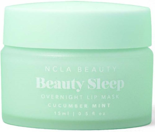 Ein hellgrüner Behälter von NCLA Beauty mit Nachtlippenmaske mit Gurke-Minze-Geschmack.
